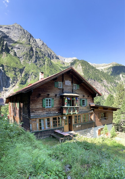 Die Grawandhütte liegt auf 1.640 Metern Seehöhe inmitten der Zillertaler Bergwelt.